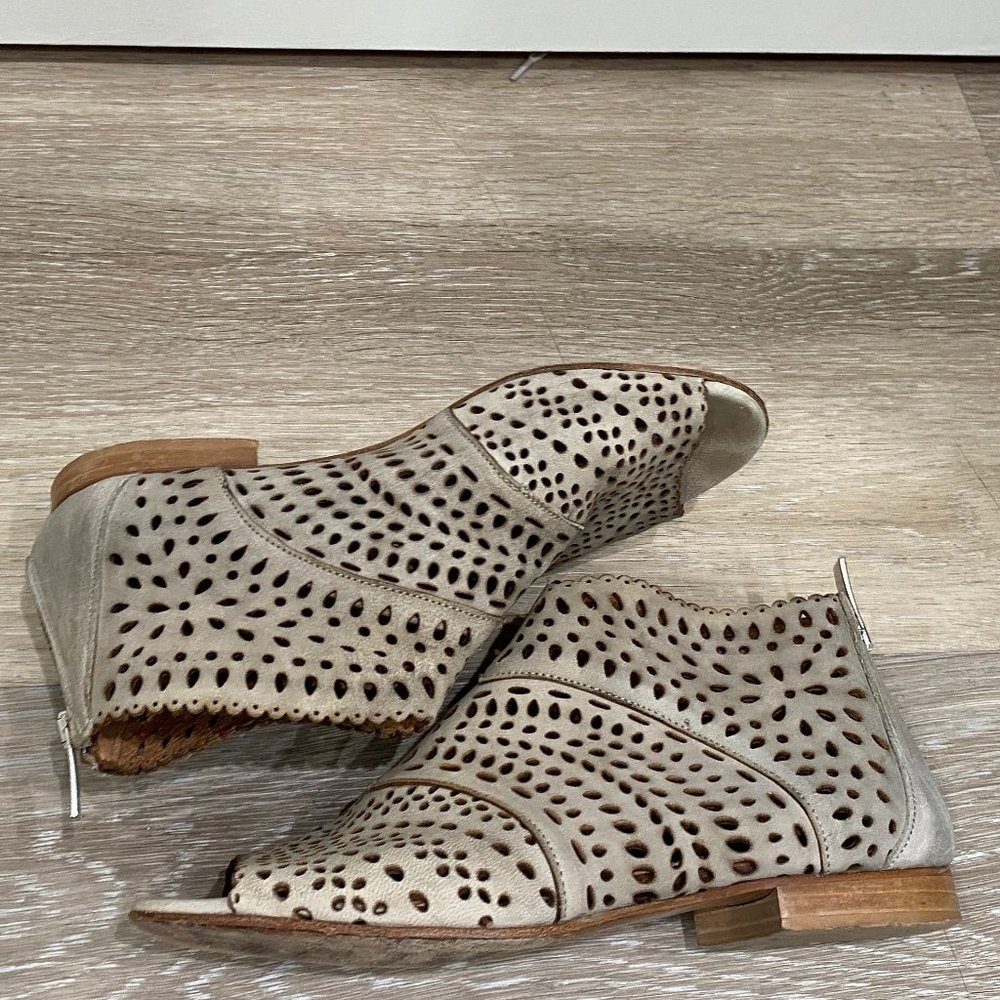 Cordani caged shoes